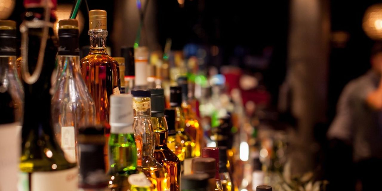Bauturi dintr-un bar Bauturi dintr-un bar
