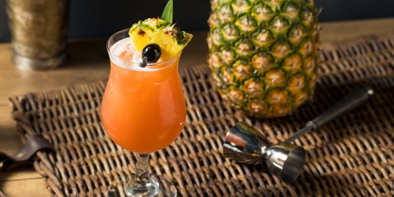 Singapore Sling cu fructe de padure Singapore Sling cu fructe de padure
