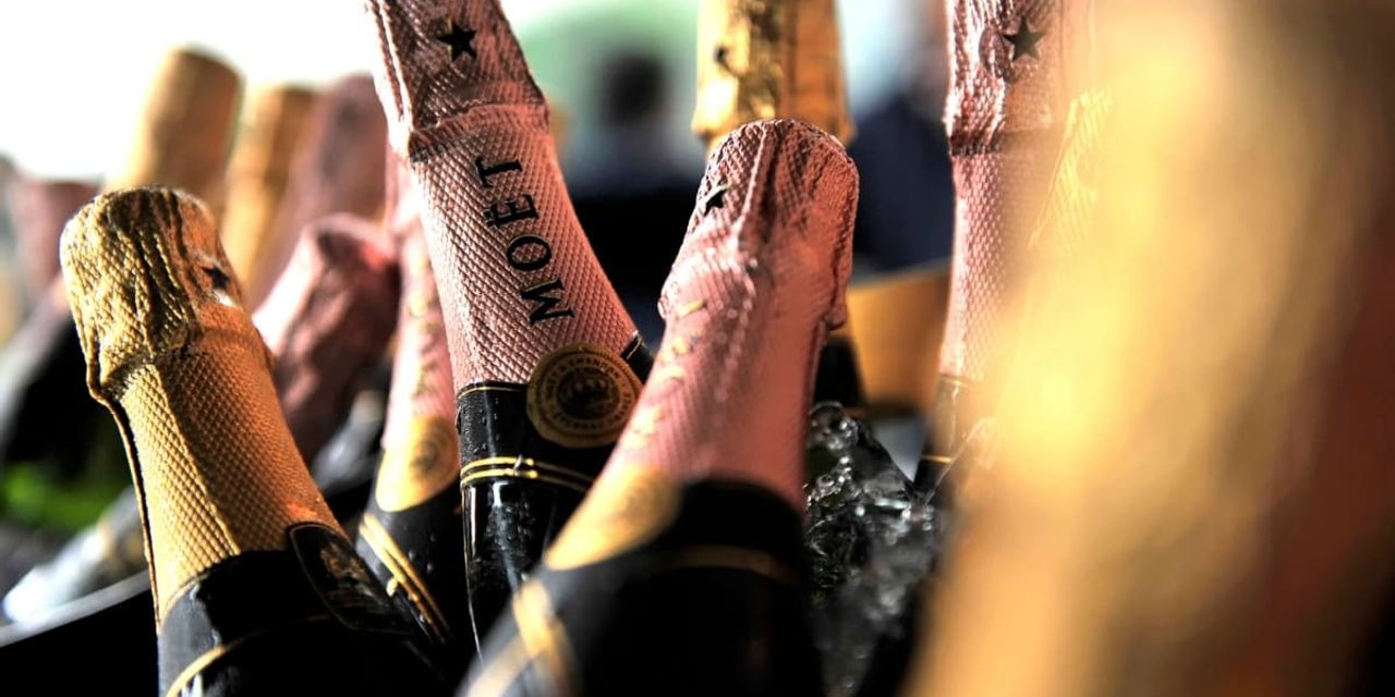 Sticle de sampanie moet & chandon nedesfacute