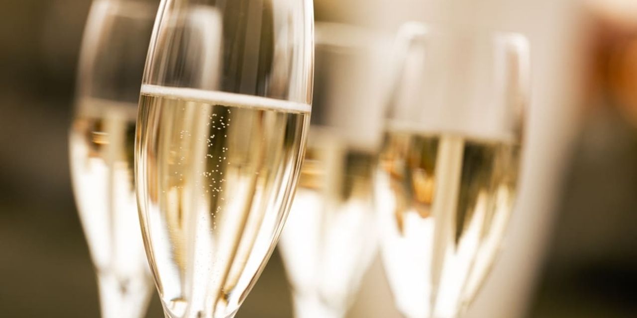 pahare de prosecco vin spumant