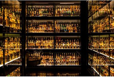 Cum să alegi băutura potrivită pentru a o oferi cadou unui iubitor de whisky