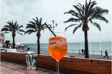 Aperol Spritz: rețetă, ingrediente, cum &icirc;l poți consuma
