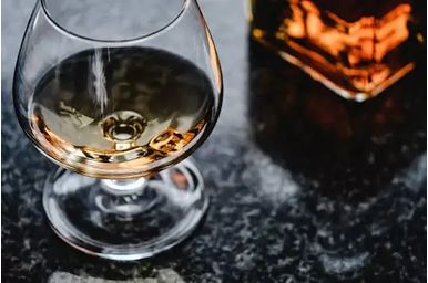 Totul despre coniac: ce este, cum &icirc;l alegi, produse recomandate