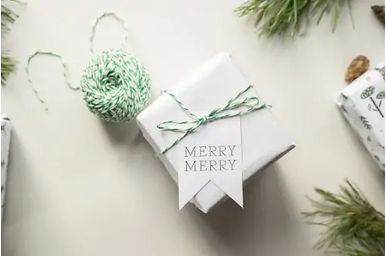 Cadouri Secret Santa: idei inedite pentru colegi și colege