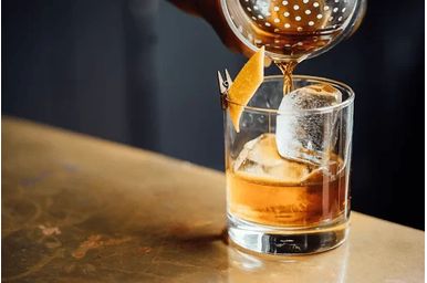 Top rețete cocktailuri whisky: cum să le prepari chiar la tine acasă Top rețete cocktailuri whisky: cum să le prepari chiar la tine acasă
