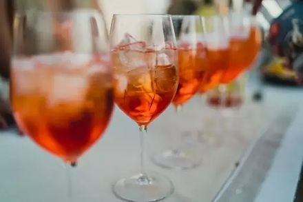 Aperol Spritz: rețetă, ingrediente, cum îl poți consuma