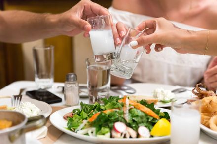 Explorarea tavernelor din Grecia: top 5 băuturi tradiționale