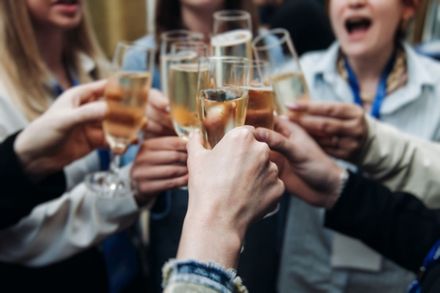 Băuturi premium pentru evenimente business: ce sticle alegi și cum le servești corect Băuturi premium pentru evenimente business: ce sticle alegi și cum le servești corect