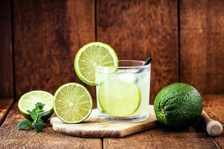 Descoperă gustul autentic de Caipirinha: o rețetă pas cu pas Descoperă gustul autentic de Caipirinha: o rețetă pas cu pas