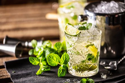 Care este cel mai bun rom pentru cocktailuri precum Mojito, Cuba Libre sau Piña Colada?
