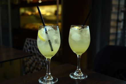 Limoncello Spritz: Rețeta perfectă pentru o petrecere reușită
