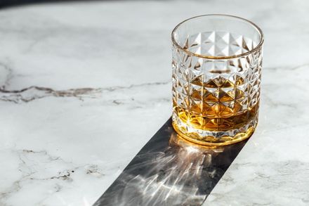 Cât alcool are whisky-ul și câte calorii are un pahar?