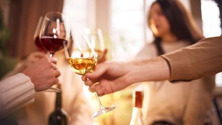 Ce băuturi alegi pentru o petrecere acasă: ghid pe ocazii, număr de invitați și buget Ce băuturi alegi pentru o petrecere acasă: ghid pe ocazii, număr de invitați și buget