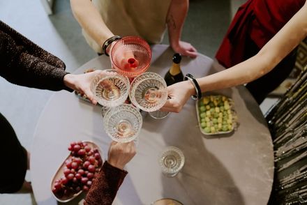 De ce să incluzi cocktailuri RTD (ready to drink) în meniul de Revelion, pe lângă șampanie și vin De ce să incluzi cocktailuri RTD (ready to drink) în meniul de Revelion, pe lângă șampanie și vin
