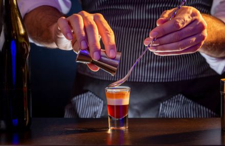 Rețeta shot B52: Cum să-l prepari cu ușurință în confortul casei tale Rețeta shot B52: Cum să-l prepari cu ușurință în confortul casei tale