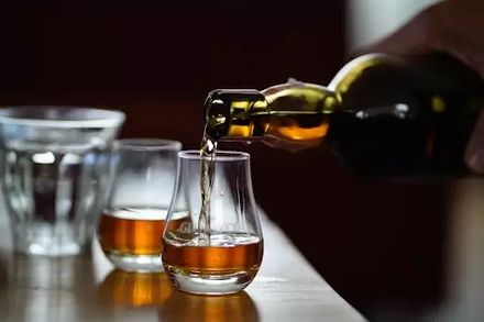 Whiskey sau whisky: care este diferența dintre ele