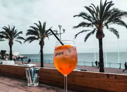 Aperol Spritz: rețetă, ingrediente, cum îl poți consuma
