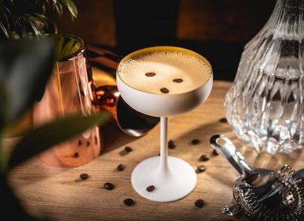 Top 7 cocktailuri emblematice pe care trebuie să le încerci în Londra