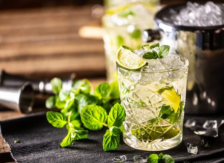 Care este cel mai bun rom pentru cocktailuri precum Mojito, Cuba Libre sau Piña Colada?