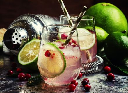 Cele mai versatile băuturi non-alcoolice pentru cocktailuri creative acasă