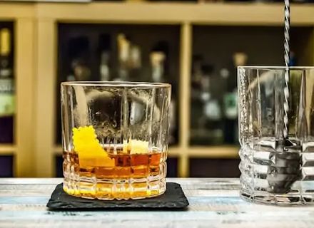 Cocktailuri pe bază de coniac: Află cum poți să le prepari la tine acasă