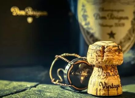 Istoria Dom Perignon: Șampania de lux pentru gusturi alese