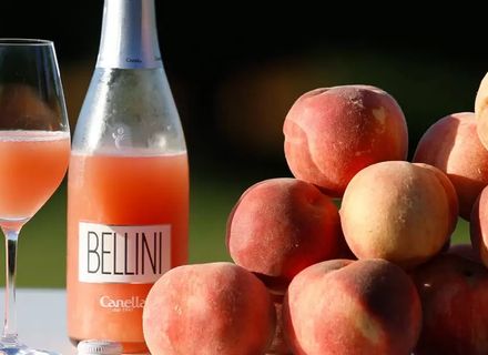 Totul despre cocktail-ul Bellini: Istorie, compoziție și rețete