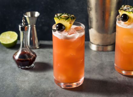 Rețeta Singapore Sling: ingrediente și sfaturi pentru un cocktail perfect