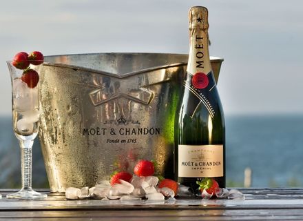 Povestea brandului de șampanie Moët & Chandon: un simbol al eleganței și al răsfățului