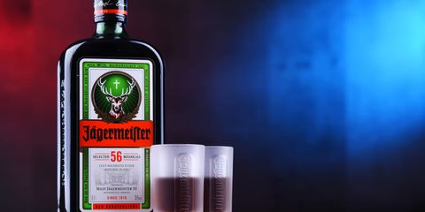 Shoturi cu Jägermeister Shoturi cu Jägermeister
