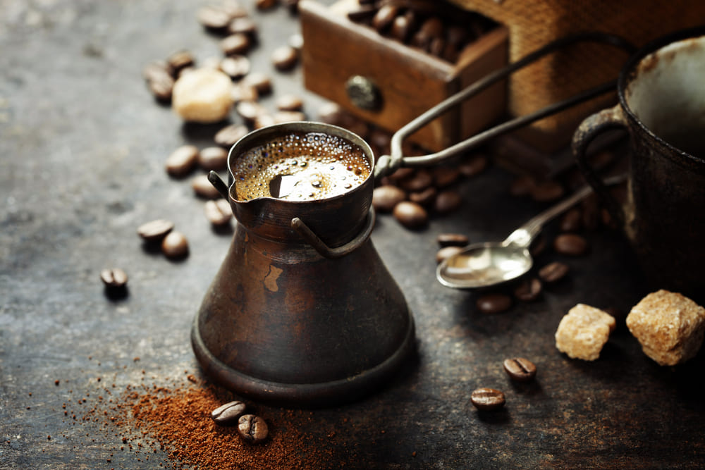 Preparare cafea la ibric