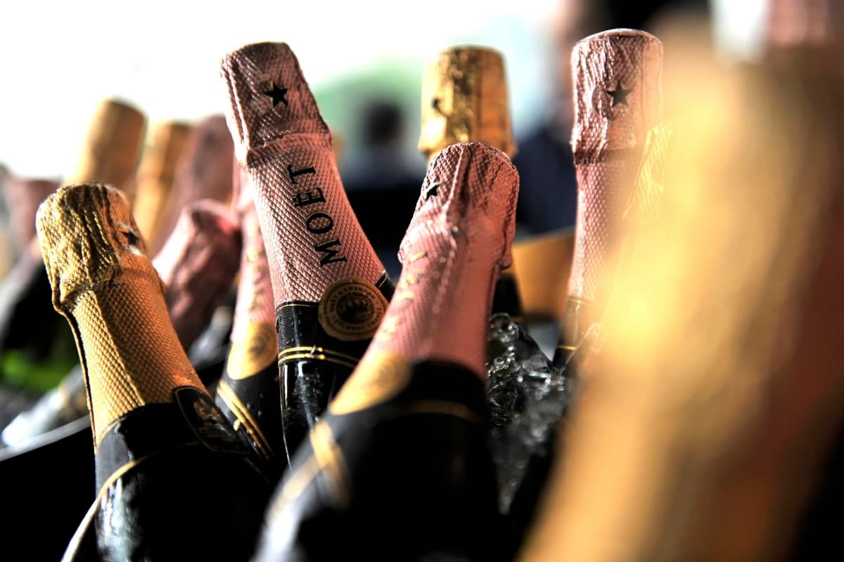 Sticle de sampanie moet & chandon nedesfacute